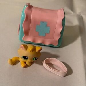 Littlest Pet Shop Hospital Kitten Carrier with #94 Cream Kitten with Green Eyes